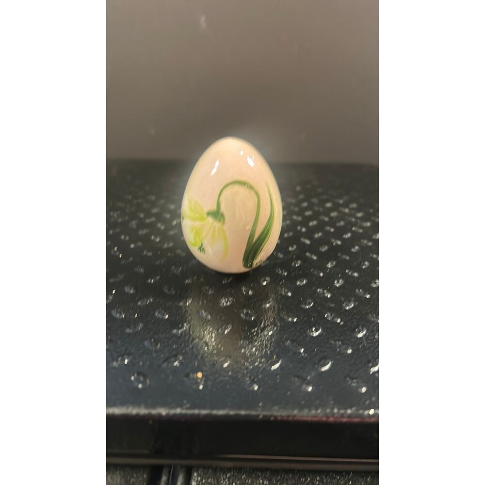 1414. lily Easter egg